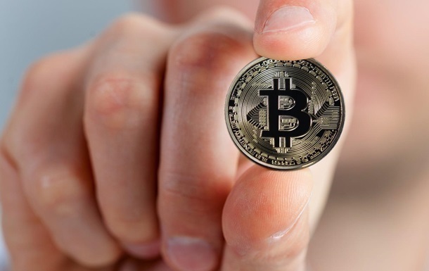 Курс Bitcoin впав до 33 тисяч доларів