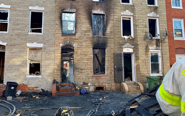 У США під час гасіння пожежі в житловому будинку загинули троє пожежників