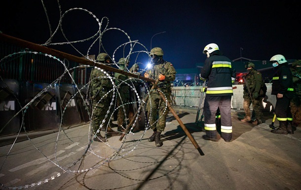 Польша начала возводить новое заграждение на границе с Беларусью