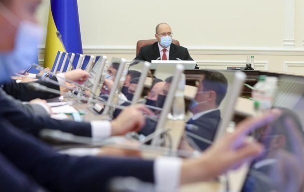 Правительство согласовало увольнение трех глав киевских РГА