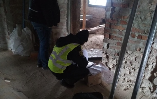В Харькове на строителя упала стена, он погиб