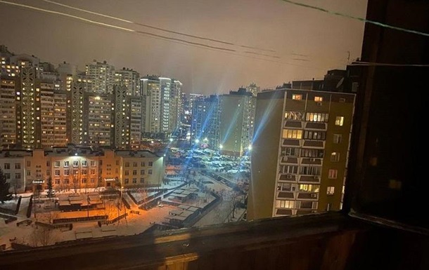 У Києві врятували жінку із сином від стрибка з вікна