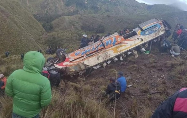 У Мексиці та Болівії перекинулися автобуси: десятки жертв
