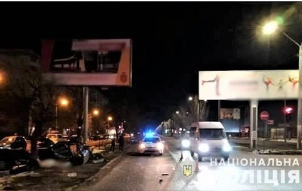 В Одесі авто влетіло в рекламний щит, є загиблі