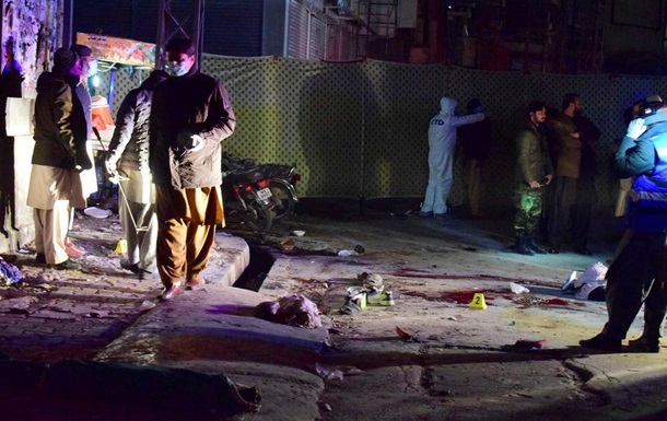 В Пакистане 17 человек ранены при взрыве гранаты