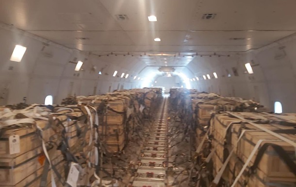 Близько 500 тонн боєприпасів за день: отримано чергову допомогу від США
