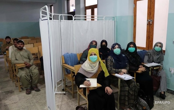 Таліби дозволили жінкам навчатися в університетах