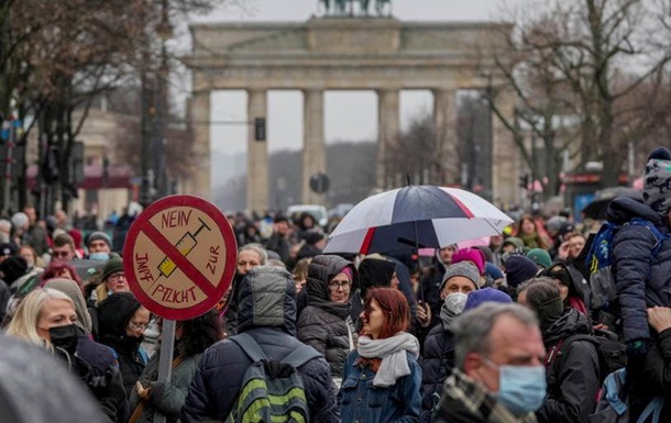 У Німеччині сперечаються про стратегію виходу з пандемії