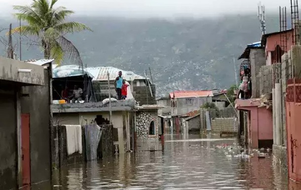 Число жертв наводнения на Гаити увеличилось вдвое