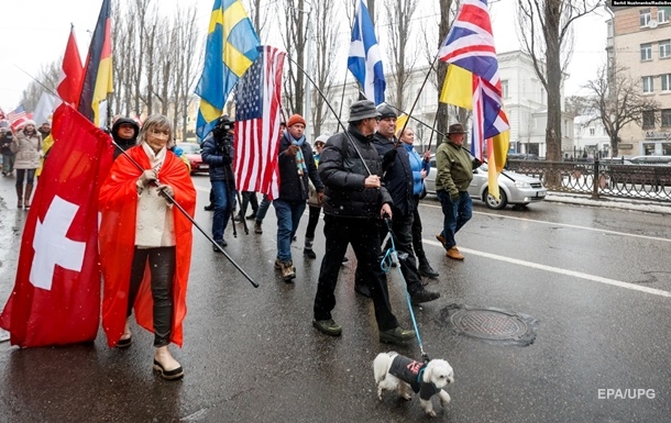 У Києві іноземці вийшли підтримати Україну перед загрозою РФ