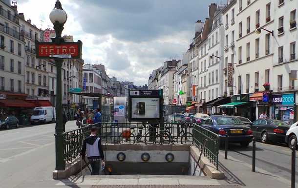 В Париже закрыли станцию метро после обнаружения пробирок с  вирусом 