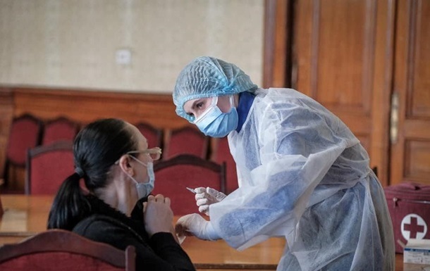 В Україні сповільнилися темпи COVID-вакцинації