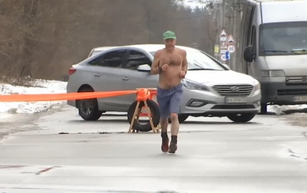 Житель Тернопільської області пробіг 43 км в одних шортах