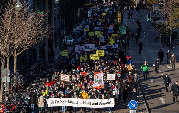 У Німеччині тривають протести через ковідні обмеження
