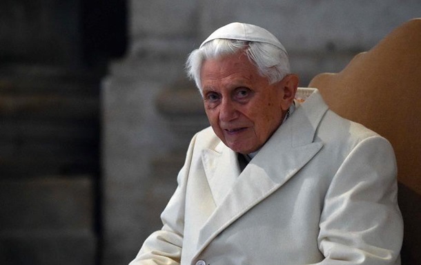 Екс-папа вибачився перед жертвами сексуального насильства