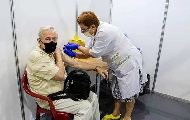 COVID-щеплення отримали 40% українців віком від 60 років