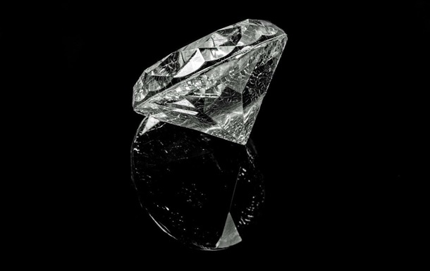 Найчорніший алмаз у світі пішов з молотка за криптовалюту