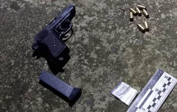 Житель Львовской области прятал наркотики в пистолете