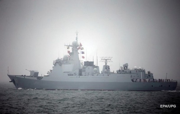 Військові кораблі Китаю провели одночасні навчання у трьох морях