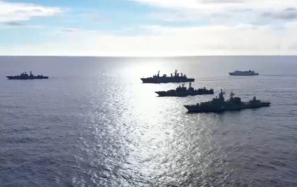 Російські кораблі розпочали навчання зі стрільбами в Чорному морі