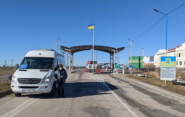 На КПВВ із Кримом з явилися безоплатні автобуси