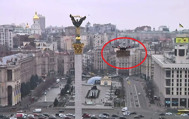 В трансляции Reuters с Майдана появился дрон с объявлением