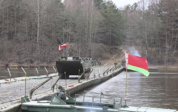 У Білорусі через Прип ять за 4 км від України розгорнули понтонний міст – ЗМІ