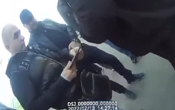 Напад на журналістів у Дніпрі: з явилося відео з камери поліцейського