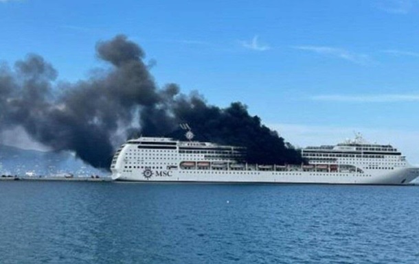 Біля берегів Греції спалахнув пасажирський пором