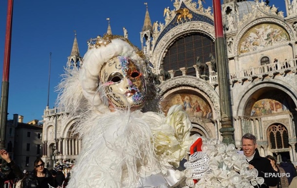 У Венеції проходить знаменитий карнавал