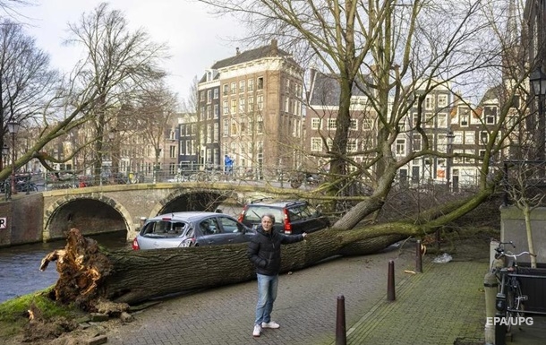 Жертвами шторму в Британії та Нідерландах стали шестеро людей