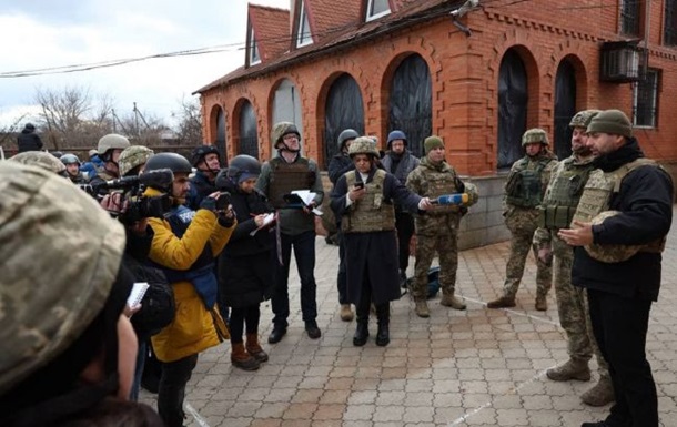 Нардепы попали под обстрел на Донбассе