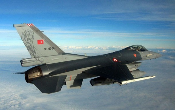 Туреччина провела навчання винищувачів F-16 над Чорним морем