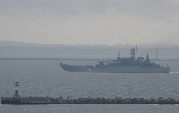 Российские военные корабли проследовали в Азовское море