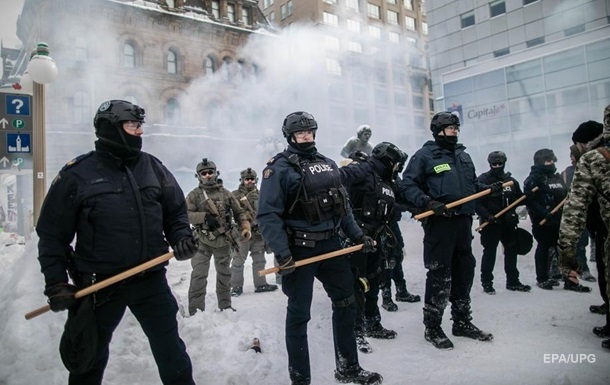 В Оттаве полиция разогнала  Конвой свободы 