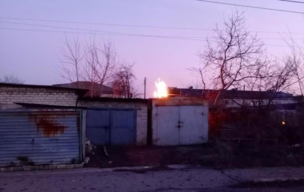 На Донбасі загинув цивільний, зранені чотири бійці