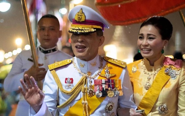 Скандальний король Таїланду: за справу взялися податківці у ФРН