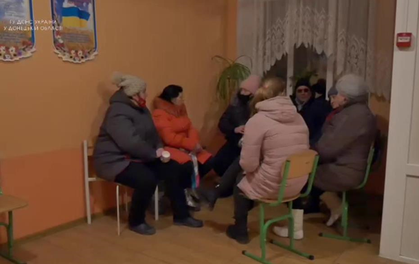 Рятувальники надають допомогу жителям Красногорівки