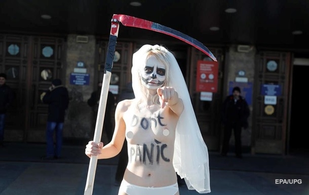 У Києві активістка Femen закликала не панікувати
