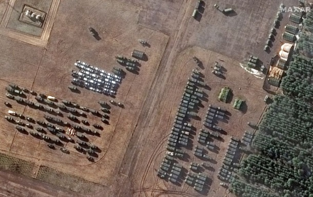 Супутник зафіксував сотні військових машин на кордоні Білорусі з Україною