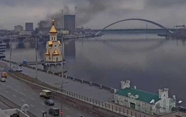 У Києві лунають вибухи: окупанти влаштували атаку
