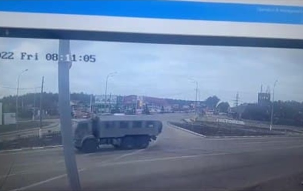Военные РФ едут по Киеву на грузовиках ВСУ - МОУ
