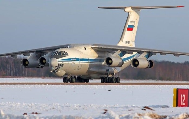 Российские Ил-76 с десантом совершили посадку в Гомеле