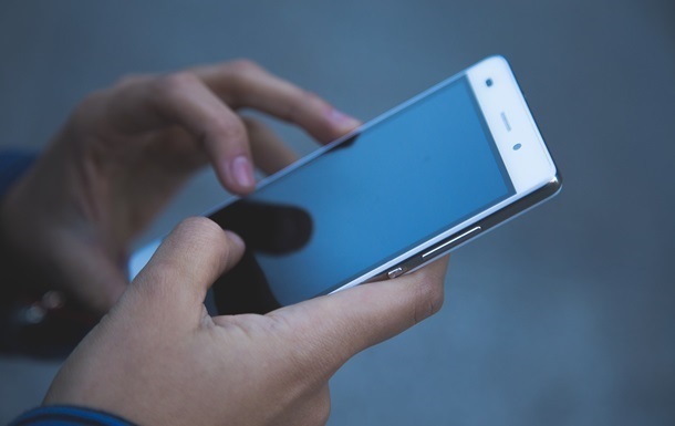 Мобільні оператори низки країн зробили безкоштовними дзвінки в Україну