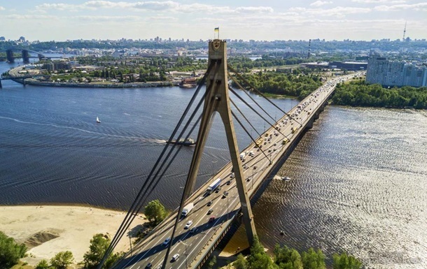 Київські мости під прицілом, громадян просять не їхати на правий берег