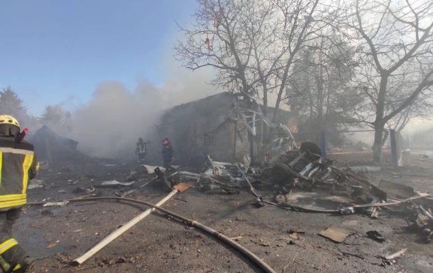 Попадание боеприпаса вызвало пожар в Соломенском районе: двое погибших