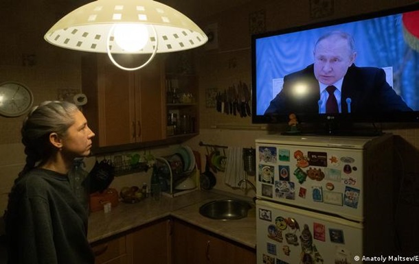 Україна просить міжнародних ТБ-провайдерів вимкнути новинні канали Росії