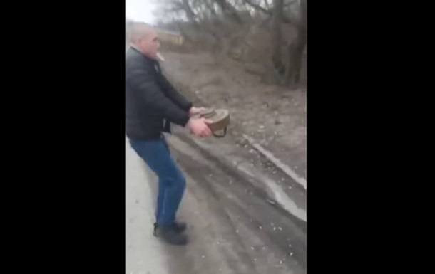 В Бердянске мужчина голыми руками убрал мину