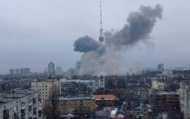 Війська РФ завдали удару по київській телевежі
