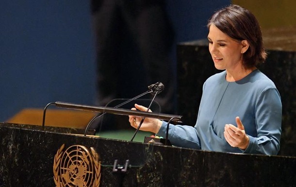 Бербок закликала Генасамблею ООН засудити вторгнення Росії 
